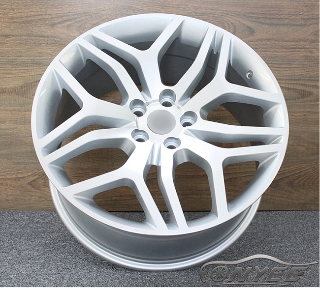 картинка Новые диски Range Rover Evoque Wheels R20 5x120 ET45 J9,5 серебро магазин  StreetTuning 