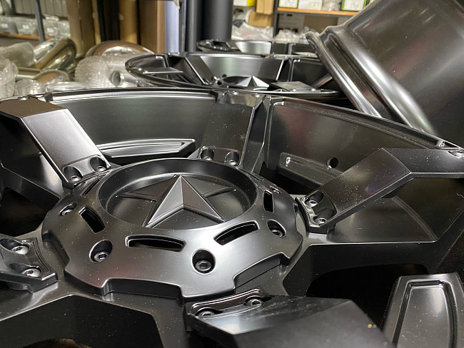 картинка Новые диски KMC XD Rockstar Series 2 R17 J9 ET0 6X139.7/135 магазин  StreetTuning 