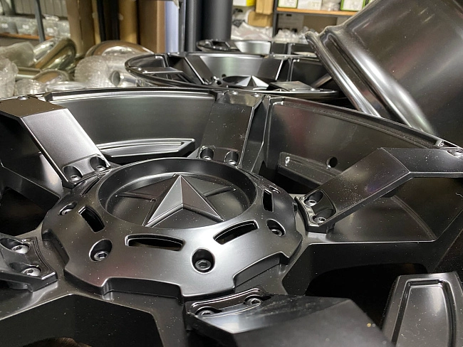 картинка Новые диски KMC XD Rockstar Series 2 R17 J9 ET0 6X139.7/135 магазин  StreetTuning 