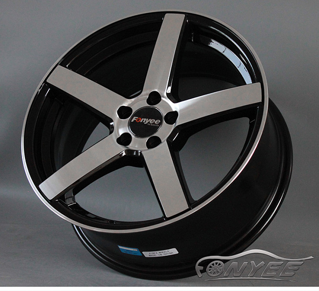 картинка Новые диски Vossen CV3 Replica R18 5X114,3 ET35 J8,5 черный глянец + серебро магазин  StreetTuning 