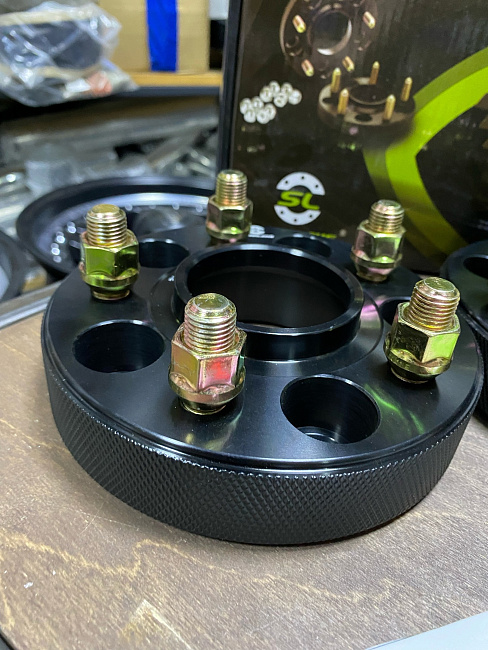 картинка Проставка Starleks 35 мм 5x120 цо 72.6 шпилечная M14x1,5 Black магазин  StreetTuning 