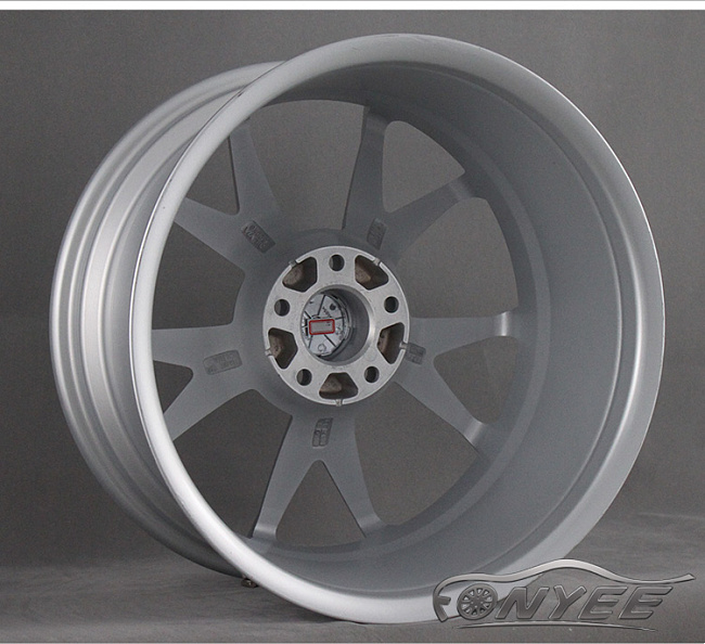 картинка Новые диски Strasse R18 5х114,3 ET40 J8,5 серебро магазин  StreetTuning 