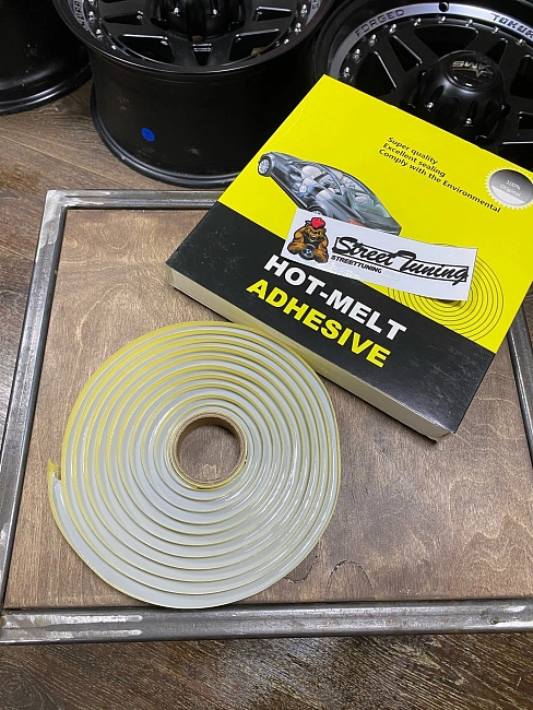 картинка Герметик для фар терморазмягчаемый ленточный Hot-Melt Adhesive, серый магазин  StreetTuning 
