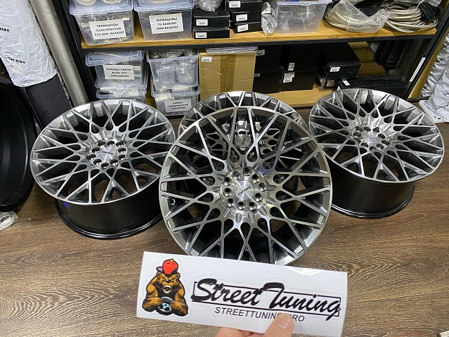 картинка Новые диски Rotiform BLQ Style R18 J8.5 ET35 5x100/5x114.3 магазин  StreetTuning 