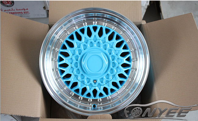 картинка Новые диски BBS RS R14 4X100/4X114,3 ET25 J6,5 светло синий глянец + серебристые болтики магазин  StreetTuning 