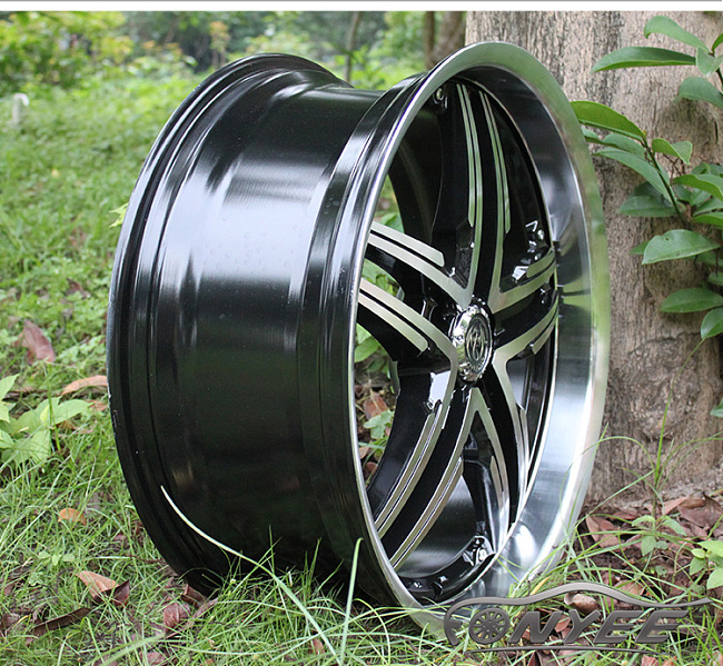 картинка Новые диски Sovrano S13 R20 5X114,3 ET40 J8,5 черный + серебро магазин  StreetTuning 