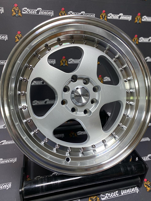 картинка Новые диски Rotiform R16 J8 ET25 4x100/114,3 серебро магазин  StreetTuning 