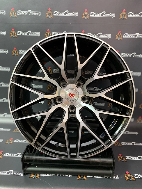 картинка Новые диски Vossen HF-2 R18 J8.5 ET35 5x114.3 Black+Silver магазин  StreetTuning 