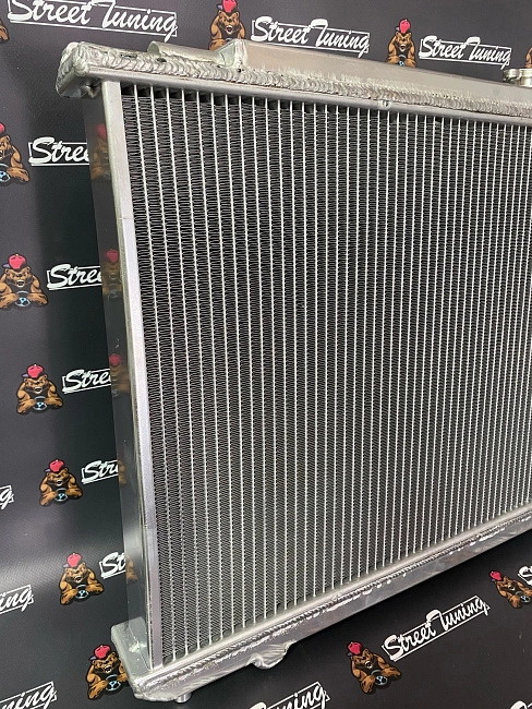 картинка Радиатор алюминиевый Toyota Mark JZX100 JZX110 1JZ-GTE 50мм AT STREETTUNING магазин  StreetTuning 