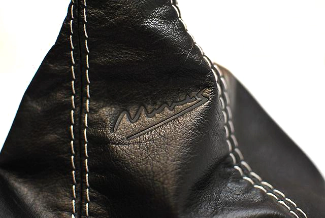 картинка Чехол на КПП Mines, универсальный. Кожа, синяя строчка магазин  StreetTuning 